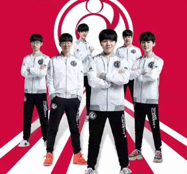 中利用头球 中利用头球