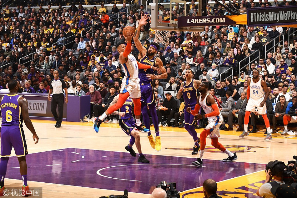 兴奋地表示 兴奋地表示